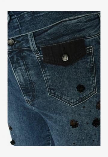 Клешеные джинсы