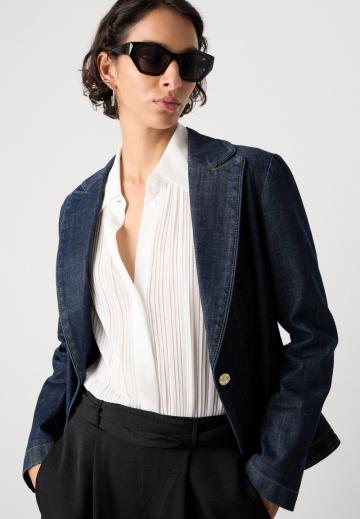 Джинсовая куртка