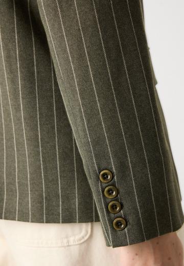 Блейзер с накладными карманами