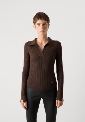 Пуловер с вырезом V