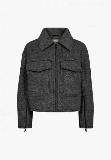 Куртка с накладнымит карманами