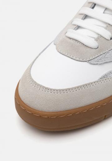 Гандбольные кроссовки