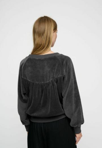 Пуловер с вырезом V