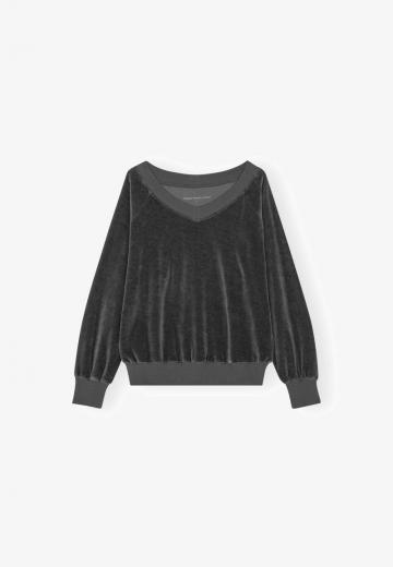 Пуловер с вырезом V