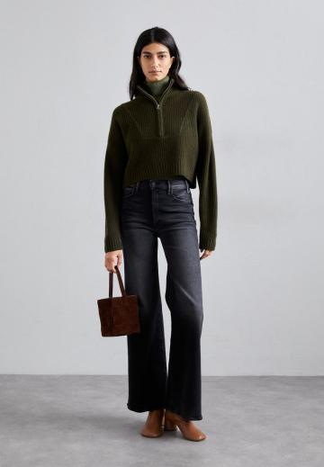 Клешеные джинсы