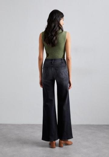 Клешеные джинсы