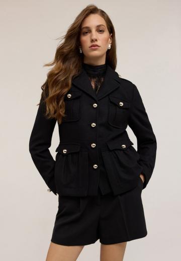 Куртка с накладнымит карманами