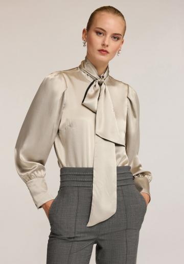 Атласная блузка