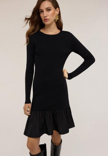 Вязаное платье