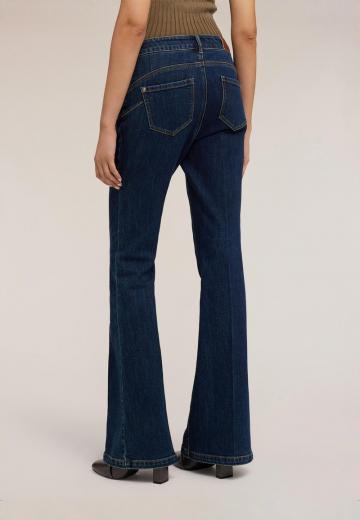 Клешеные джинсы