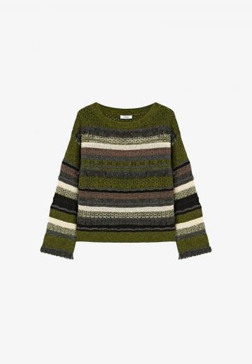 Пуловер в полоску