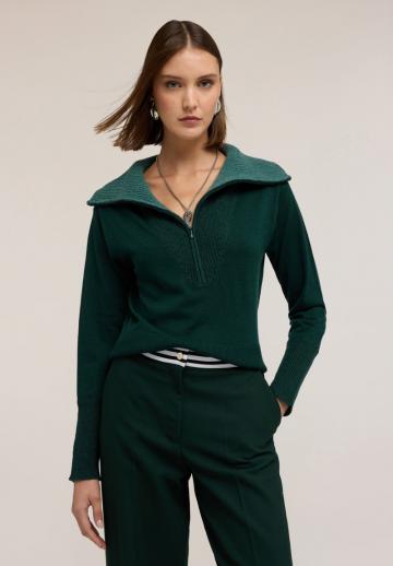 Пуловер с воротником поло