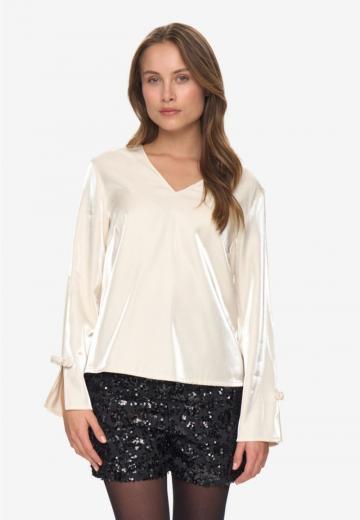 Атласная блузка