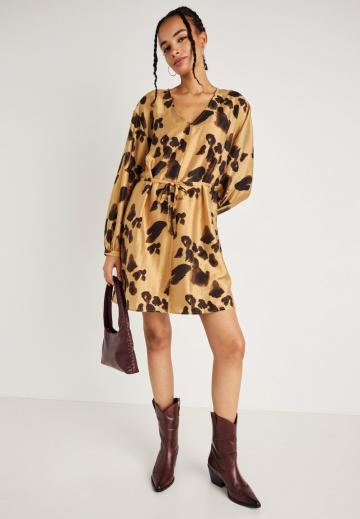 Короткое платье