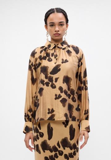 Атласная блузка