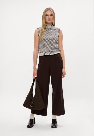 Пуловер без рукавов