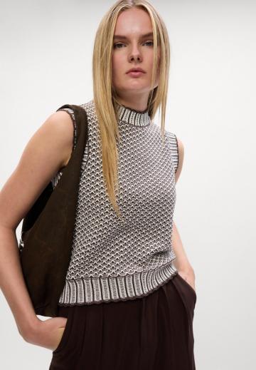 Пуловер без рукавов