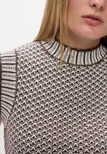 Пуловер без рукавов