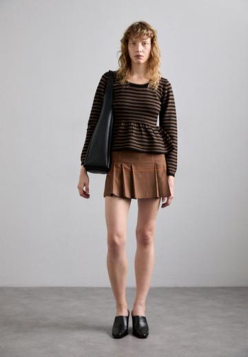 Пуловер в полоску