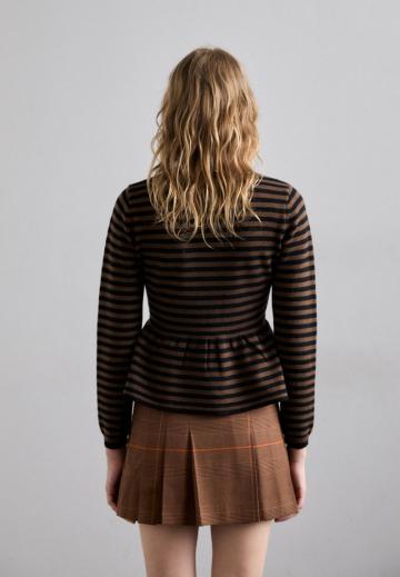 Пуловер в полоску