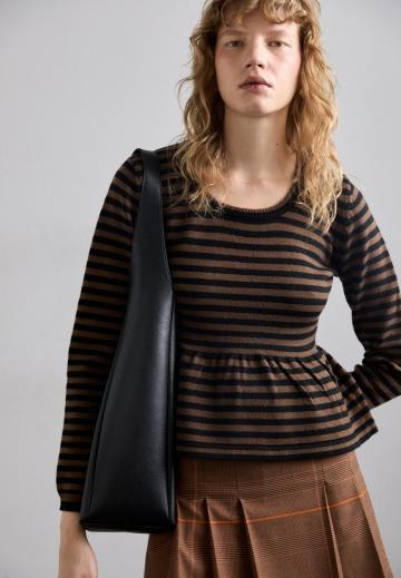 Пуловер в полоску