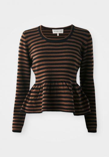 Пуловер в полоску