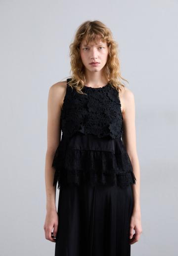 Блузка без рукавов