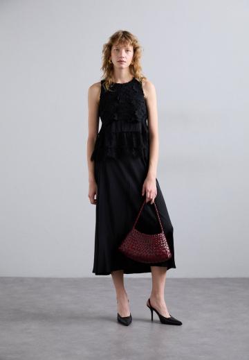 Блузка без рукавов