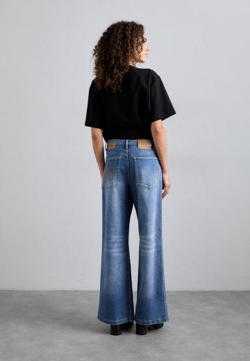 Клешеные джинсы