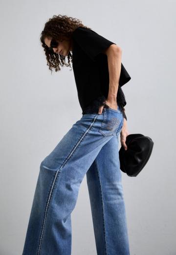 Клешеные джинсы