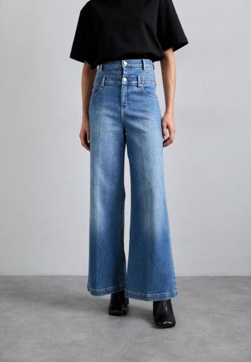 Клешеные джинсы
