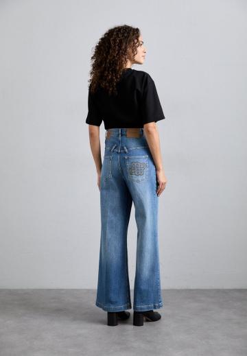 Клешеные джинсы