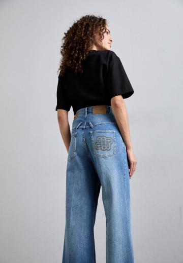 Клешеные джинсы