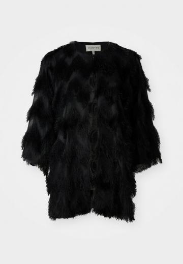 Короткое пальто