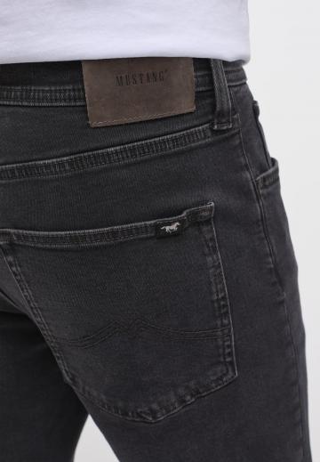 Узкие джинсы