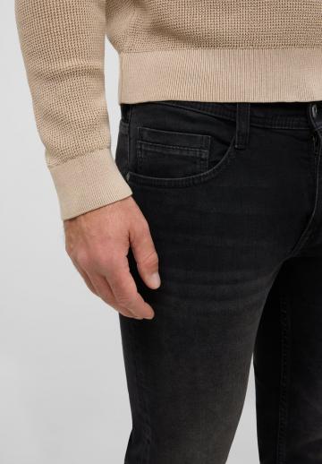 Узкие джинсы