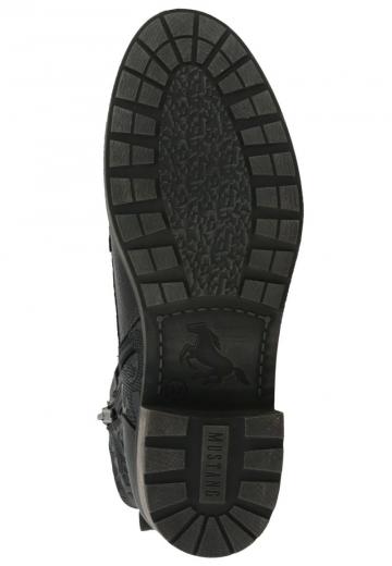 Ботинки на шнуровке