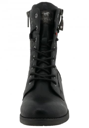 Ботинки на шнуровке