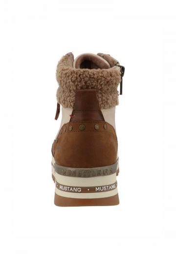 Сапожки на танкетке