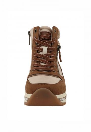 Сапожки на танкетке