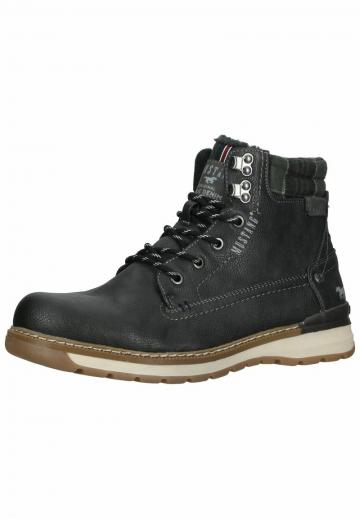 Ботинки на шнуровке