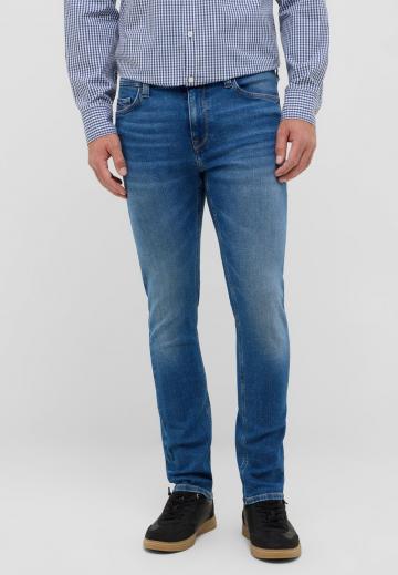 Узкие джинсы