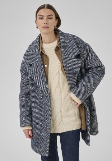 Короткое пальто