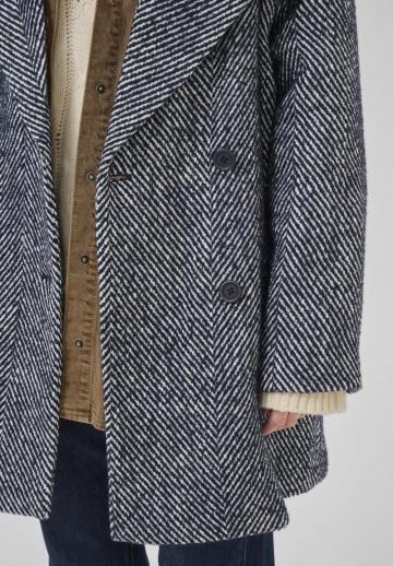 Короткое пальто