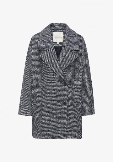 Короткое пальто