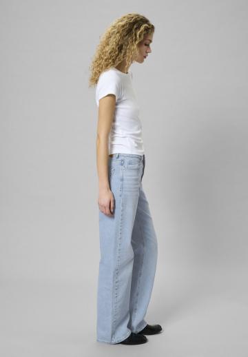 Прямые джинсы