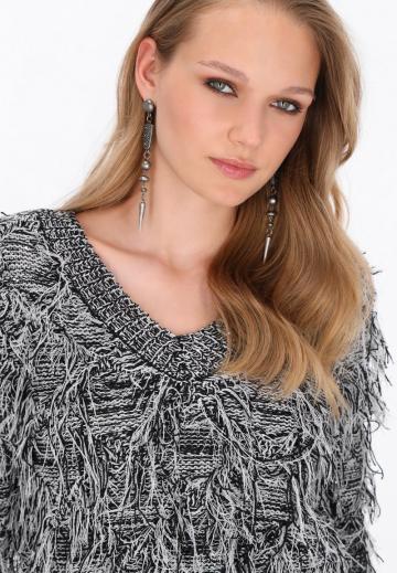 Пуловер с вырезом V