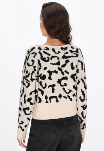 Пуловер с вырезом V