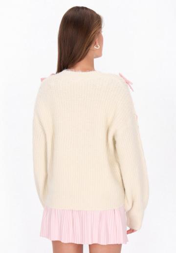 Пуловер с вырезом V