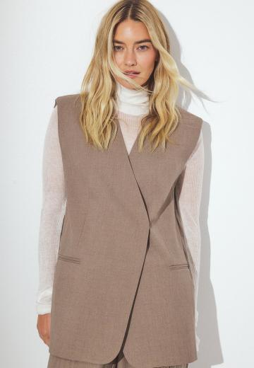 Длинный жилет